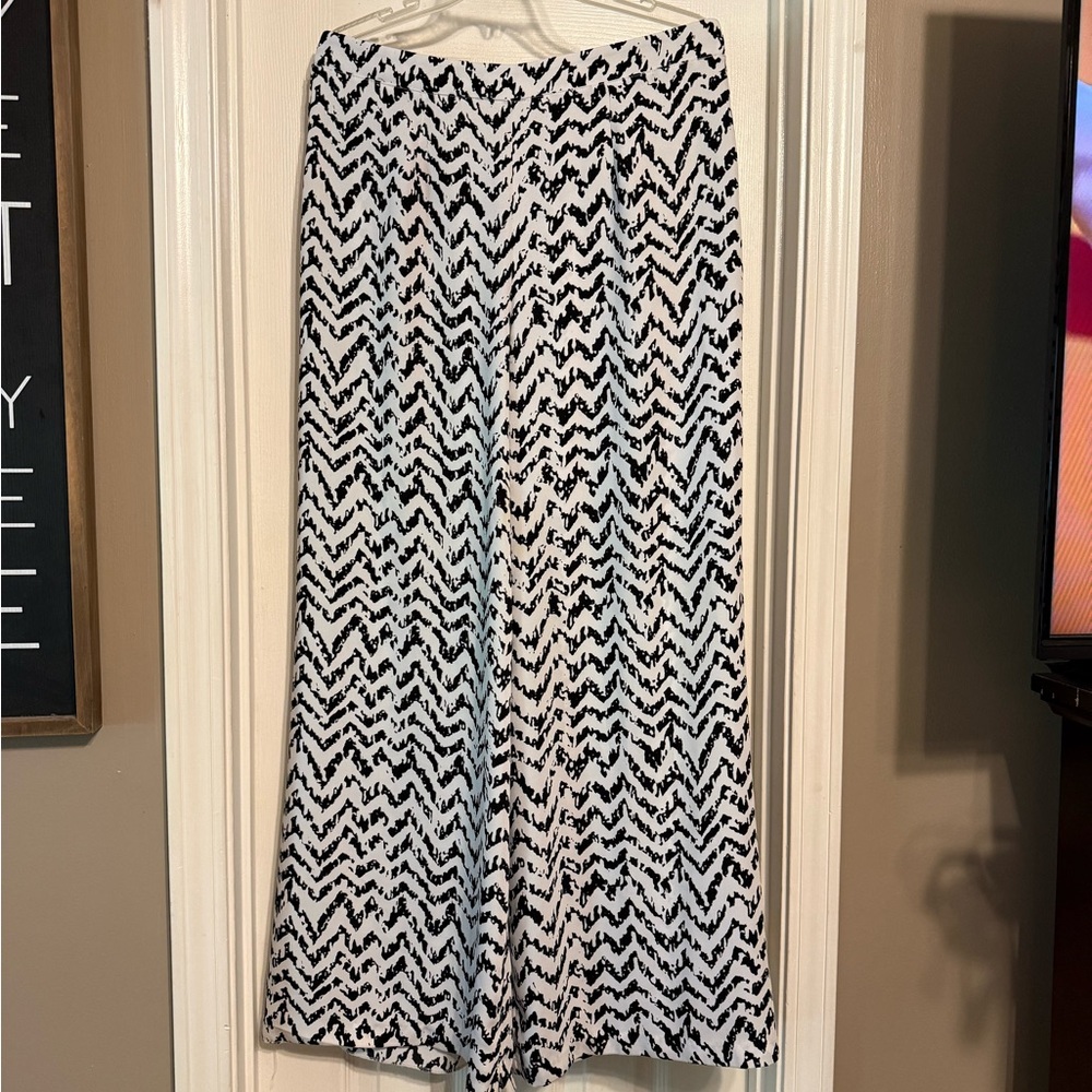 Jennifer Lopez, Wide leg, Stretch Waist, Monochrome Abstract Pattern, Polyester